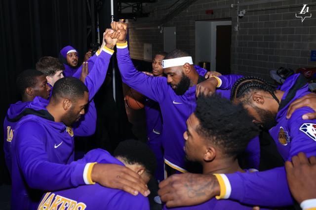 开云APP-连败不慌！詹姆斯：季前赛意义有限 还不如队内训练