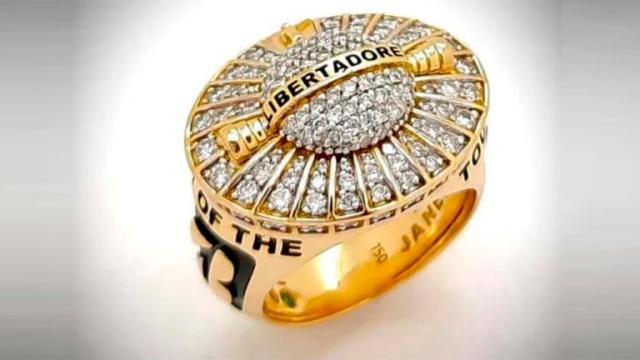 131颗钻石 30克黄金 解放者杯首次奖最佳球员戒指