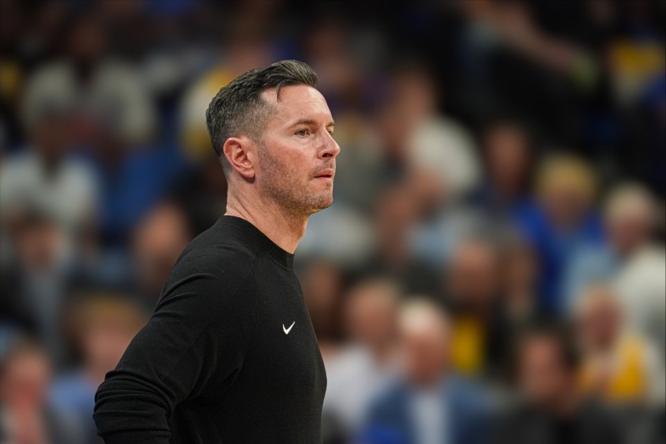 开云APP-26分钟轰11+3+2！湖人放弃低配版约基奇太愚蠢，他比艾顿强太多了